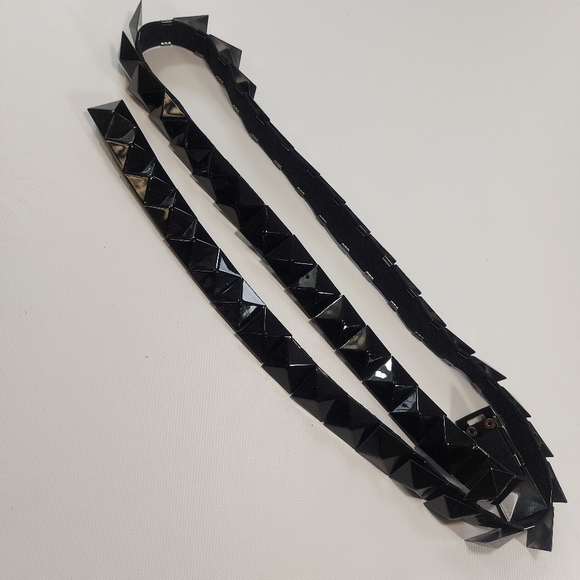 Black stepped metal squares elastic stretchy belt - Picture 4 of 7
